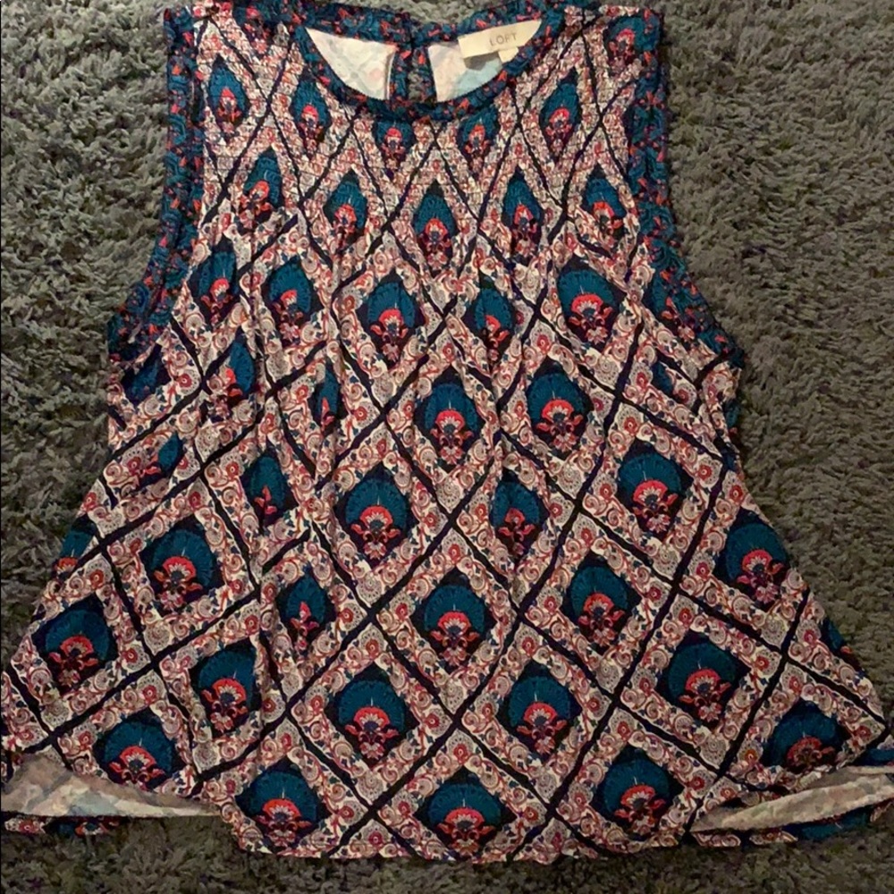 Sleeveless women’s top